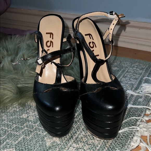 FSJ Black Strappy Platform Heels - Picture 2 of 7